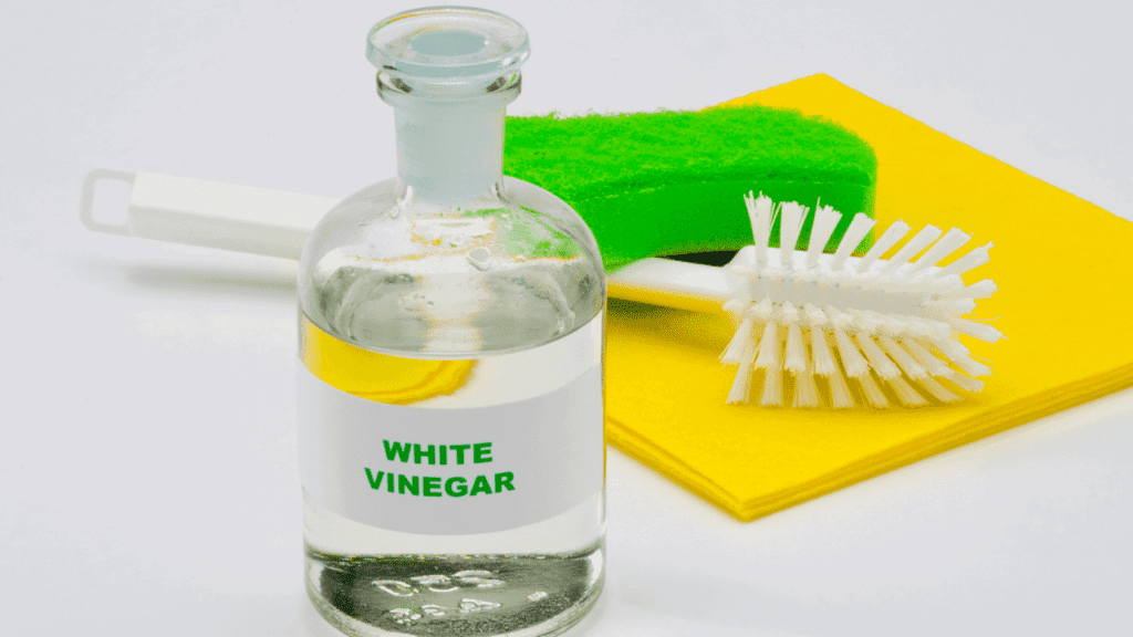 Using white vinegar to remove grease stains